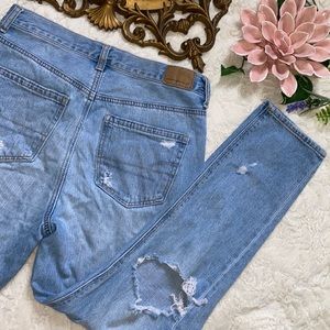 American Eagle Mom Jeans size 6